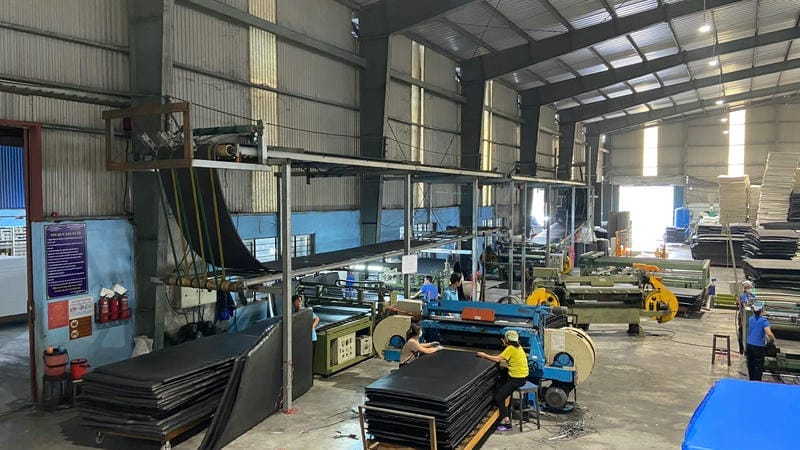 Hàng sản xuất từ hạt EVA nguyên sinh cho cảm giác êm hơn, ổn định hơn