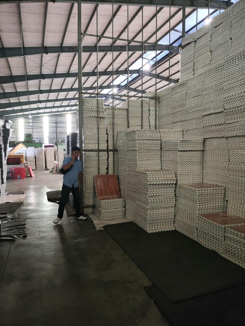 Thể lau hoặc rửa nhanh bằng nước sạch, nhưng không nên ngâm lâu