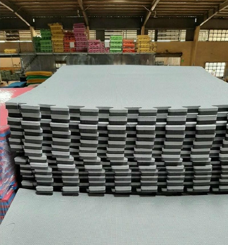 Nên chọn 80x80cm hoặc 1x1m khi diện tích lớn